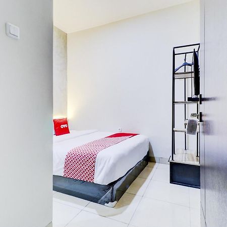 Oyo 90215 Ada Residence Telukjambe Esterno foto