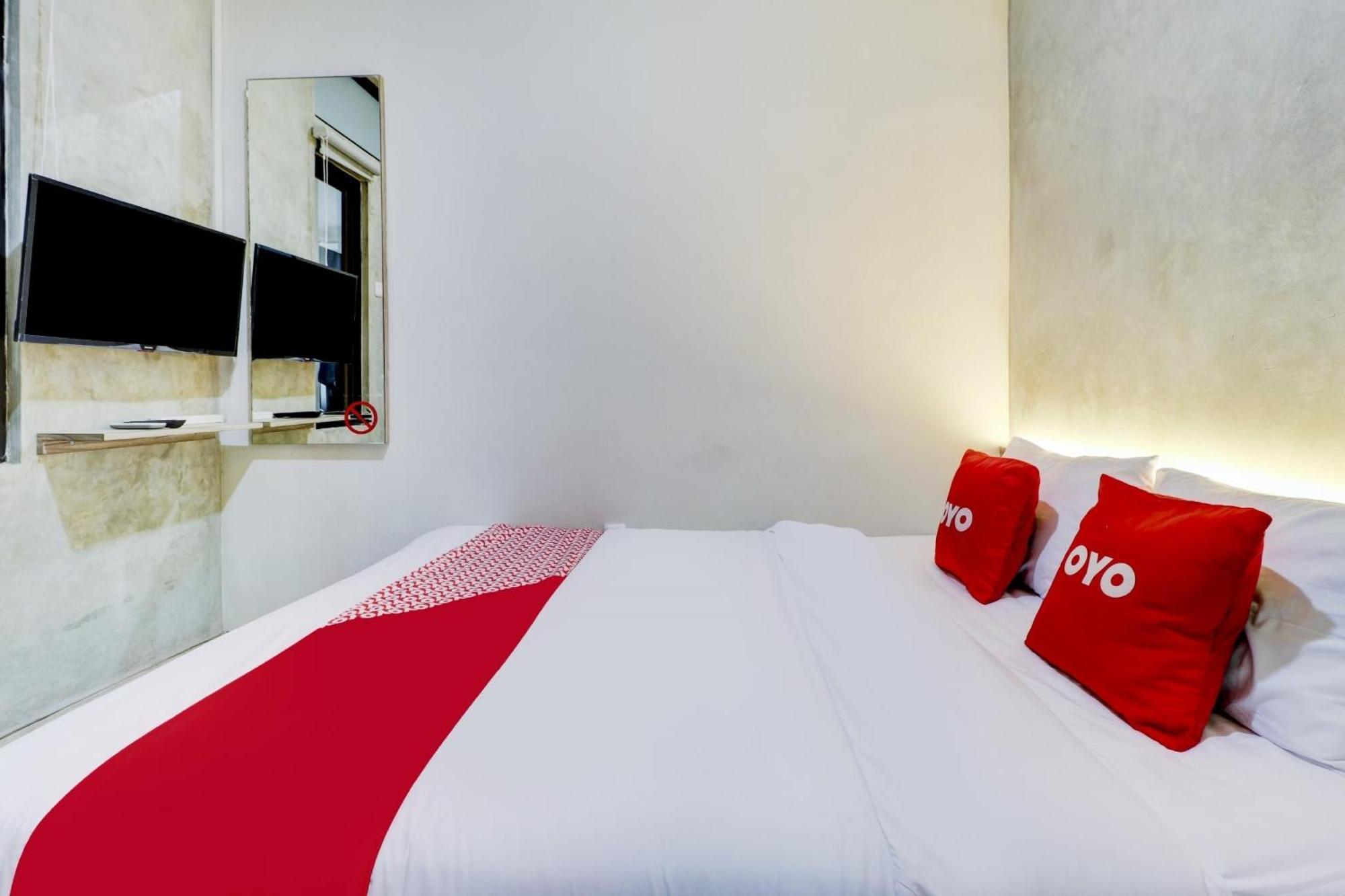 Oyo 90215 Ada Residence Telukjambe Esterno foto
