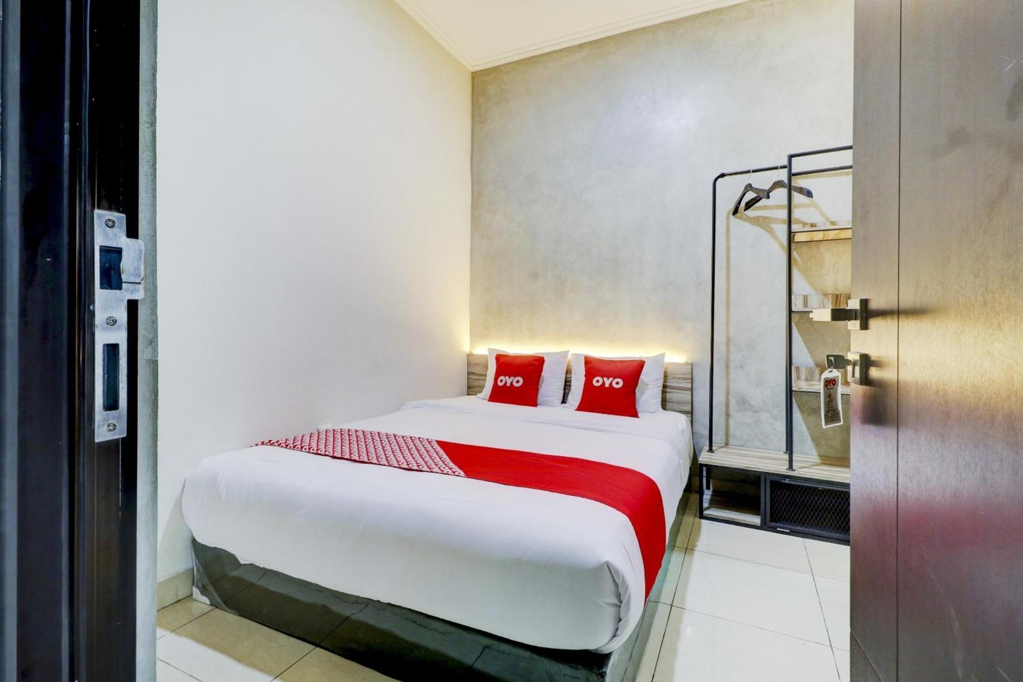 Oyo 90215 Ada Residence Telukjambe Esterno foto